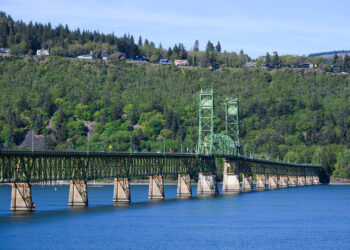 Replacing the functionally obsolete Hood River-White Salmon Bridge spanning the Colombia River between Interstate 84 in Oregon State and State Route 14 in Washington State will cost $1.12 billion – image courtesy of © Iandewarphotography| Dreamstime.com