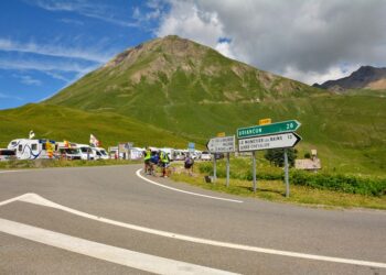 RD1091, already a favourite with cyclists, will get a dedicated public transport and cycle lane between Briançon and Serre-Chevalier (image © Elenaphotos/Dreamstime)