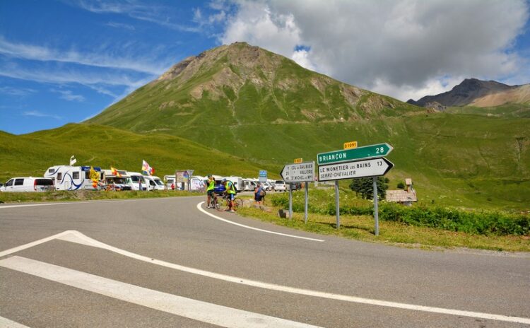 RD1091, already a favourite with cyclists, will get a dedicated public transport and cycle lane between Briançon and Serre-Chevalier (image © Elenaphotos/Dreamstime)