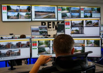REMOS comprises portable traffic signals equipped with built-in radar sensors and CCTV cameras that detect vehicle movement and stream footage of the approaching traffic to allow for off-site signal control (image courtesy SRL)
