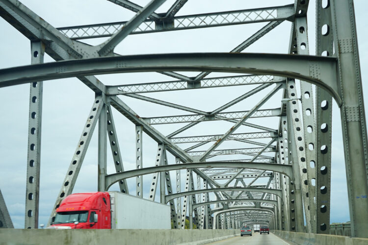 A new bridge will replace the existing structure that carries I-55 over the Mississippi River, linking Tennessee and Arkansas – image courtesy of © Chengusf| Dreamstime.com