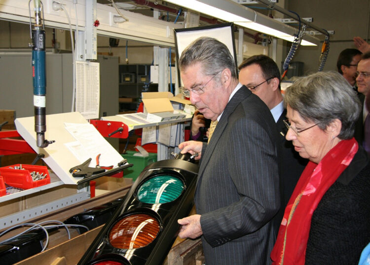 Austrian president Heinz Fischer inspects a newly-assembled traffic light