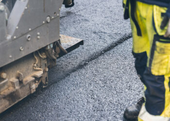 Asfalt Zero uses pine oil to partially replace the fossil binder in the bitumen (image courtesy Skanska)