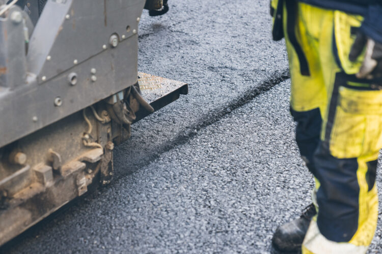 Asfalt Zero uses pine oil to partially replace the fossil binder in the bitumen (image courtesy Skanska)