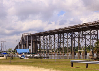 Construction work is underway for the Calcasieu River Bridge project in Louisiana – image courtesy of © Typhoonski| Dreamstime.com