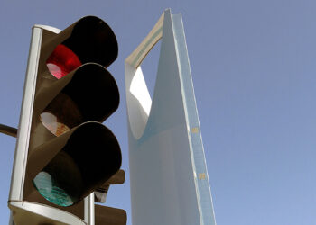 Swarco AluStar traffic light next to the Kingdom Tower in Riyadh