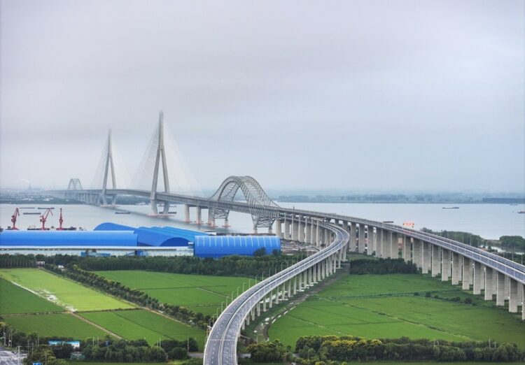 A new bridge spanning the Yangtze River in China’s Jiangsu Province will speed transport – image © courtesy of Xinhua News Agency