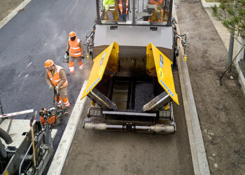 For the paving crew, the electric machine operates the same as a conventional diesel machine