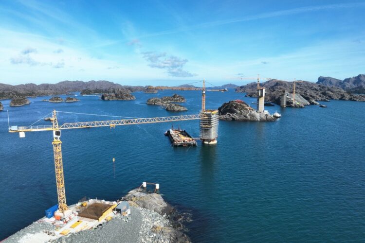Cranes from Liebherr are playing a key role in the construction of a bridge in Norway, despite challenging weather conditions