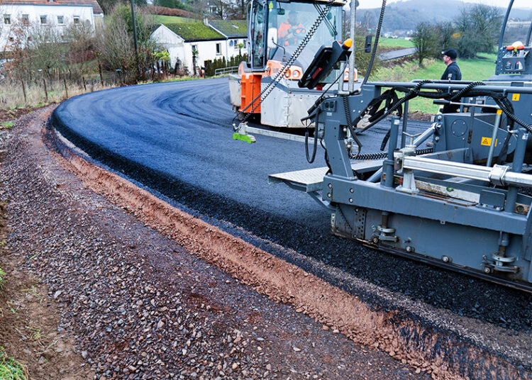 Vögele has developed numerous automation solutions such as the Smart Pave digital control system, which controls the pave width, position and direction of the paver fully automatically, using virtual references