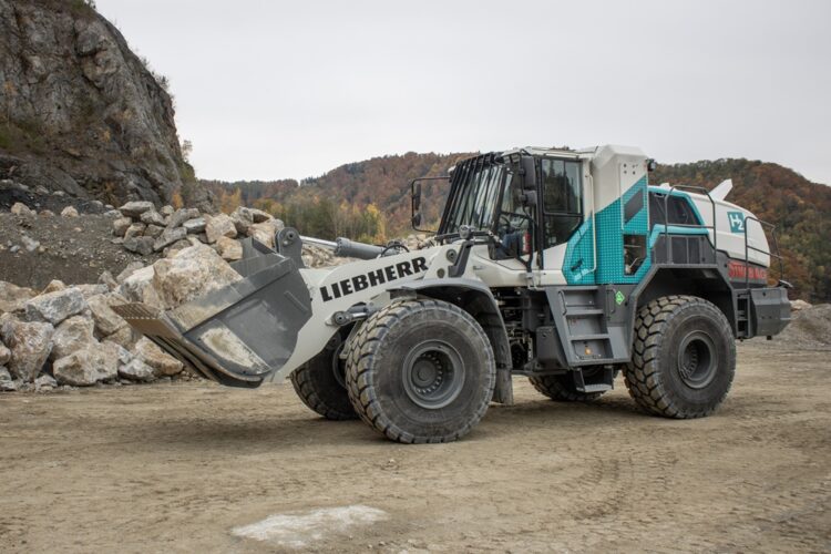 STRABAG is carrying out testing of Liebherr’s innovative hydrogen-fuelled wheeled loader