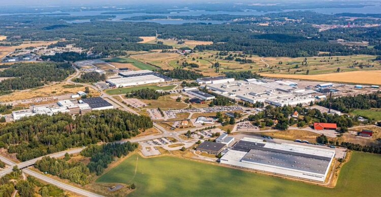 Melker Jernberg, head of Volvo CE, said the new assemble plant is an investment in the future of excavator production, marking “a new era for us and the Swedish industry”