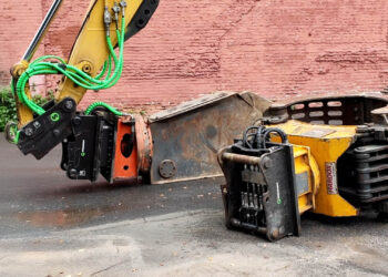 The proven coupler technology Steelwrist developed for large machines is now available for use with compact machines also