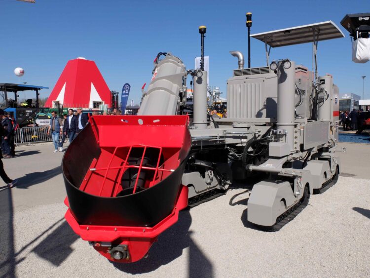 Power Curbers is expanding its range of slipformers with the addition of the Miller Formless r