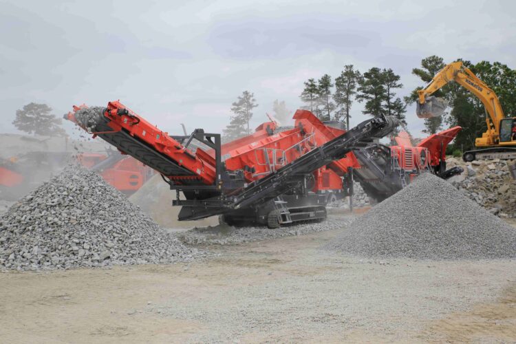 he Finlay 883+ is an adaptable heavy duty screen capable of processing up to 600tonnes per hour