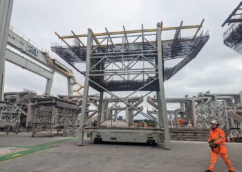 Safe lifting and transporting are possible with Enerpac’s DTA