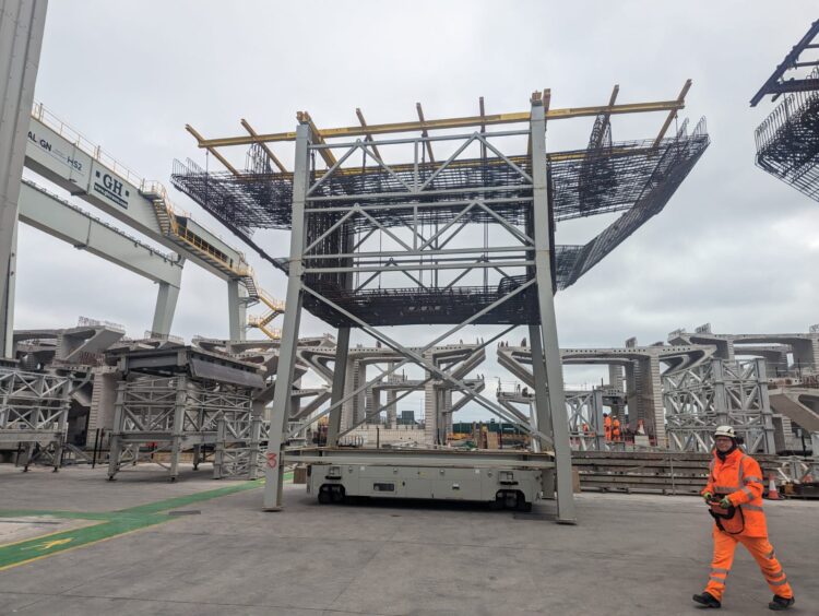 Safe lifting and transporting are possible with Enerpac’s DTA