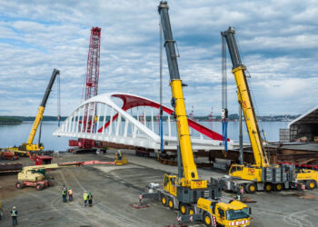 Safe lifting is a core value of Manitowoc and the new mobile training and technology centre backs up the company's commitment (image courtesy of Manitowoc)