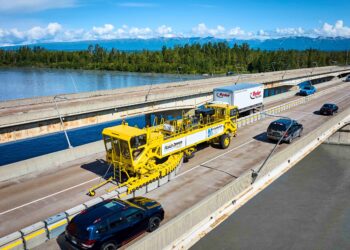 Barrier Transfer Machine reconfiguring travel lanes under traffic minimizing disruption to traffic flow during transfer operation (image courtesy Lindsay)