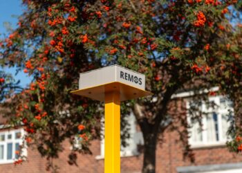 The work comprises portable traffic signals with built-in radar sensors and CCTV cameras that detect vehicle movement and stream footage of approaching traffic (image courtesy SRL)