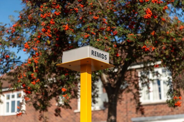 The work comprises portable traffic signals with built-in radar sensors and CCTV cameras that detect vehicle movement and stream footage of approaching traffic (image courtesy SRL)