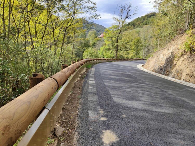 The half-log design also has been certified with a motorcyclist protection system (image courtesy Tertu)