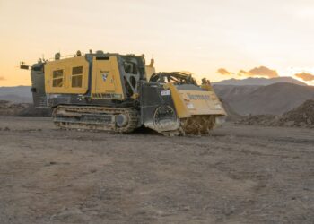 The SM55 is compact and powerful with drive-on/drive-off transportability and weighing 54,430kg