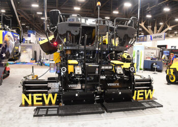 Improved paving performance with BOMAG’s latest CR 820 T Series 2 asphalt paver