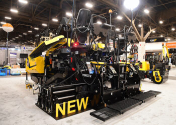 Improved paving performance with BOMAG’s latest CR 820 T Series 2 asphalt paver