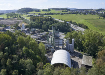 Benninghoven_Nentershausen_01 The REVOC system from Benninghoven was installed in the existing asphalt mixing plant in Nentershausen. The Retrofit solution enables the reduction of Ctot emissions by more than 50%.