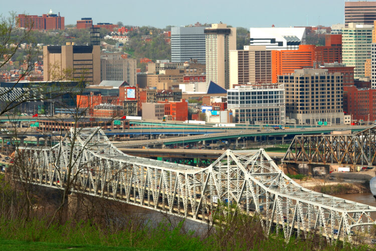 Work is starting for the new Brent Spence Bridge linking Ohio and Kentucky – image courtesy of © Anne Kitzman| Dreamstime.com