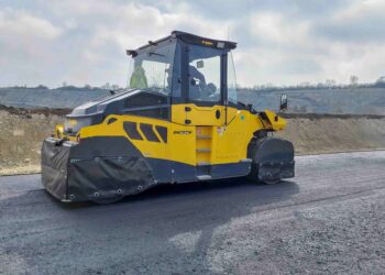 The BOMAG BW 18 RH pneumatic tyred roller can be flexibly ballasted up to an operating weight of 18 tonnes