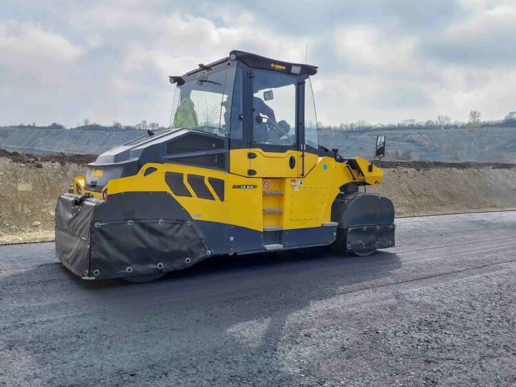 The BOMAG BW 18 RH pneumatic tyred roller can be flexibly ballasted up to an operating weight of 18 tonnes