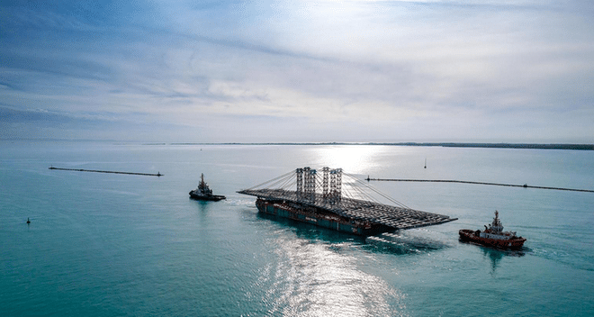 The steel deck weighing 3,100 tonnes, made in Italy by Cimolai, arrived in Nantes by barge after four and a half weeks of travel through the Atlantic Ocean and the Bay of Biscay (image © Gaël Arnaud/Dietmar Feichtinger Architects)