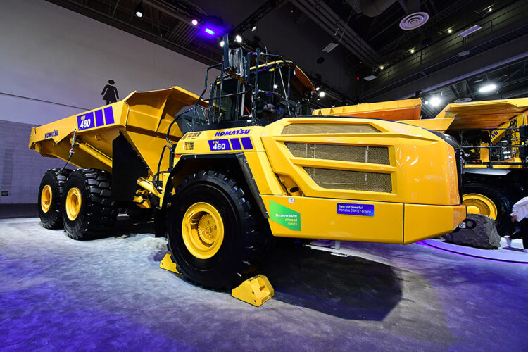 The HM460-6 is equipped with the next-generation Komatsu DBA127 engine that, with its two-stage turbocharger, can use 12% less fuel than the prior model