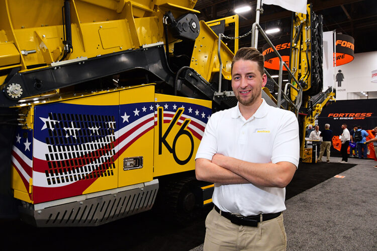 Frederik Hoogendoorn shows off the machine that his father invented 30 years ago.