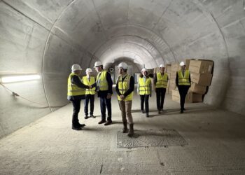 EIB funding is helping pay for the A1 highway in Romania lining Sibiu and Pitesti, with officials from EIB and Romania visiting the site – image courtesy of EIB