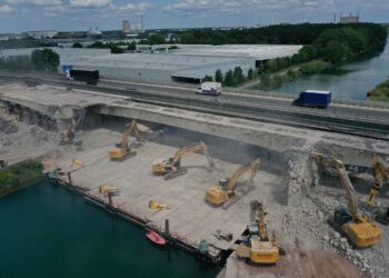 The latest generation of these hydraulic breakers is equipped with the HATCON telematics system, providing real-time data on operating hours, location and service intervals