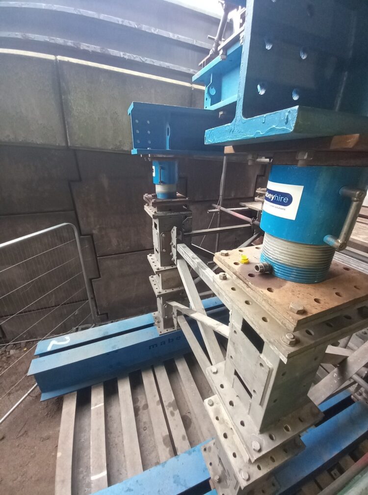 The insight from Mabey's monitoring technology was fed into the new bearing design and assisted with the safe delivery of the jacking operation, lifting the bridge deck by a precise 2mm