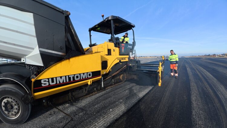 The work meant extending the airport’s runway by 389m and expanding the runway area by more than 20,000m², allowing more room for take-offs, landings and manoeuvring by aircraft