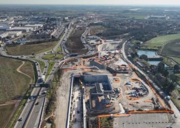 A new bridge has been installed by by the IRICAV Due Consortium to carry the new high speed rail line over the busy A4 highway in North Italy – (image: Webuild Group)