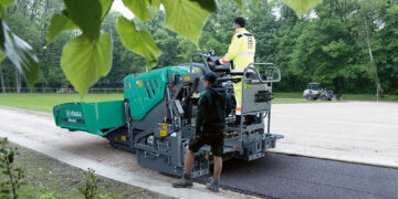 Better visibility, more order, more convenience: The new SUPER 800-5 P min paver from VÃ¶gele offers numerous advantages.