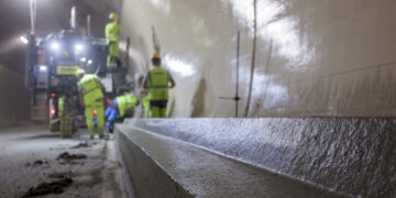 The SP 33 was able to pave over 400 m of kerb-gutter profile-in a single working day - (image/Wirtgen)