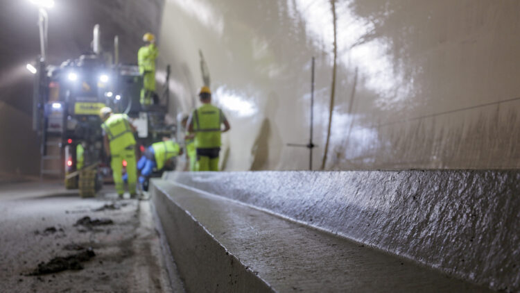 The SP 33 was able to pave over 400 m of kerb-gutter profile-in a single working day - (image/Wirtgen)