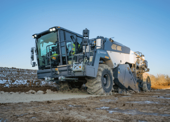 With a working width of 2,400 mm and a working depth of up to 510 mm, the WR series machines are the ideal choice for a wide range of applications.