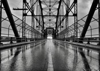 The bridge, 657m long and 12m wide, was built between 1910 and 1912 and connected Winnipeg’s north end to the city centre, spanning the large rail yard (Image: Ian Chris Graham/Dreamstime)